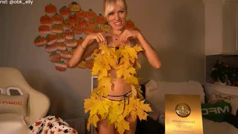 Snapshot of ohbabykelly chatting on 10.31.25 Kelly online show from 10.31.25