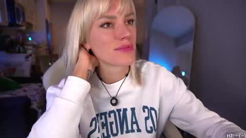 Snapshot of ohbabykelly chatting on 11.04.25 Kelly online show from 11.04.25