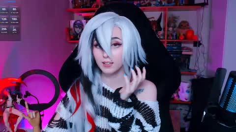 Snapshot of ohclementinee chatting on 12.11.24 Clementine Clem online show from 12.11.24