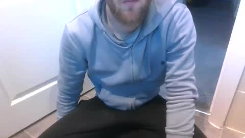 Snapshot of ohmibodslave chatting on 11.25.25 TheDee online show from 11.25.25