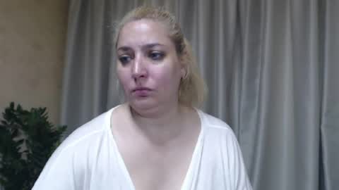 Snapshot of ohsweetiren chatting on 06.12.26 Iren online show from 06.12.26