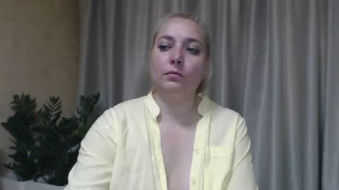 Snapshot of ohsweetiren chatting on 06.26.26 Iren online show from 06.26.26