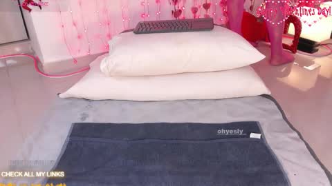 ohyesly_ online show from 02.13.26