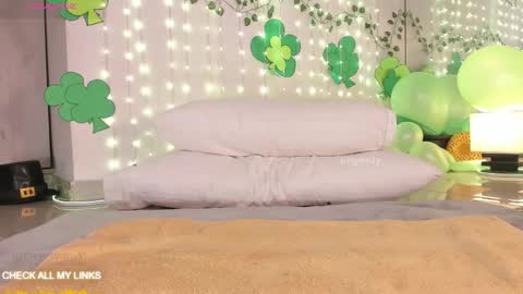 ohyesly_ online show from 03.07.26