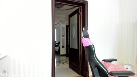 Snapshot of oksanafedorova chatting on 09.18.25 Welcome to my fans page online show from 09.18.25