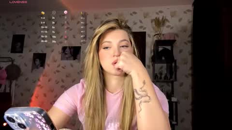 Snapshot of oletaguinyard chatting on 11.08.25 Kem online show from 11.08.25