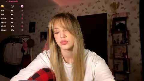 Snapshot of oletaguinyard chatting on 11.09.25 Kem online show from 11.09.25