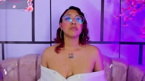 Snapshot of olivejoness_ chatting on 09.19.25 olive online show from 09.19.25