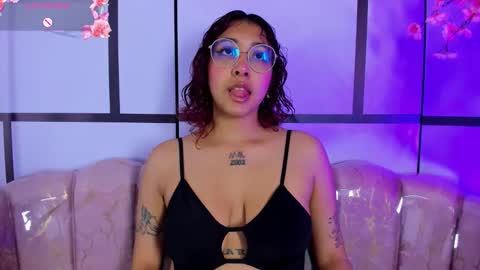 Snapshot of olivejoness_ chatting on 09.24.25 olive online show from 09.24.25