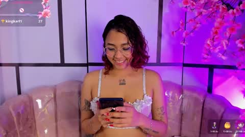 Snapshot of olivejoness_ chatting on 10.11.25 olive online show from 10.11.25