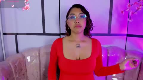 Snapshot of olivejoness_ chatting on 10.17.25 olive online show from 10.17.25
