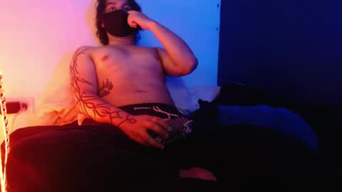 Snapshot of oliver_laid_2023 chatting on 12.31.24 oliver_laid_2023 online show from 12.31.24