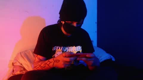Snapshot of oliver_laid_2023 chatting on 01.06.25 oliver_laid_2023 online show from 01.06.25