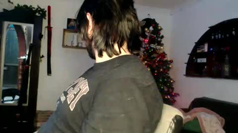 Snapshot of oliver_laid_2023 chatting on 12.15.25 oliver_laid_2023 online show from 12.15.25