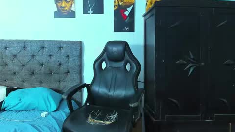 oliver_smith_2 online show from 04.19.26