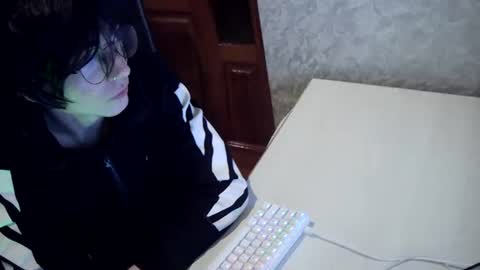 Snapshot of olivertwink007 chatting on 03.11.26 oliverrrtwink online show from 03.11.26