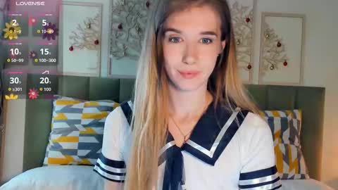 Snapshot of olivia_7 chatting on 09.24.25 Olivia online show from 09.24.25