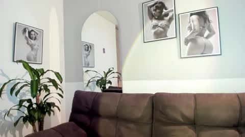 Olivia Collins online show from 05.21.26