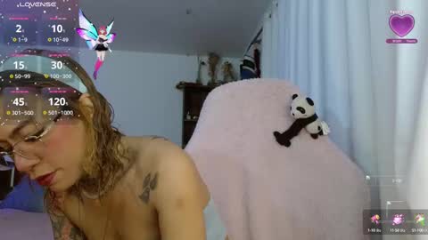 Snapshot of olivia_goddess chatting on 10.15.25 Olivia online show from 10.15.25