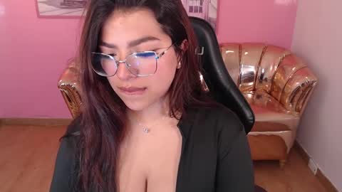 Snapshot of olivia_grenville_t chatting on 09.30.25 Olivia online show from 09.30.25