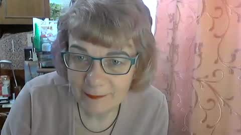 Olivia Mia online show from 04.06.26