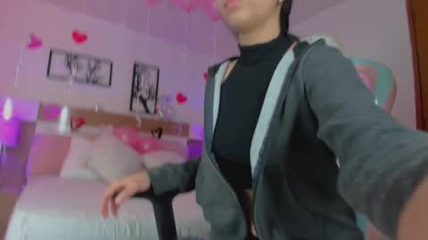 olivia_pretty_ online show from 02.20.25