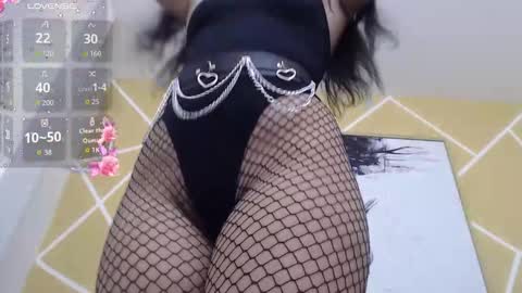 Snapshot of olivia_russo chatting on 10.16.25 Olivia online show from 10.16.25