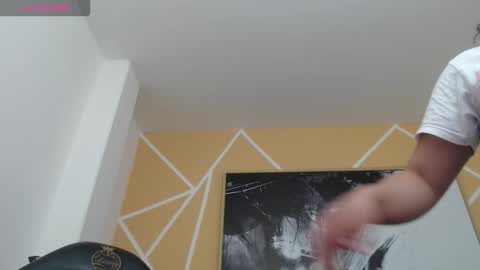 Snapshot of olivia_russo chatting on 10.19.25 Olivia online show from 10.19.25