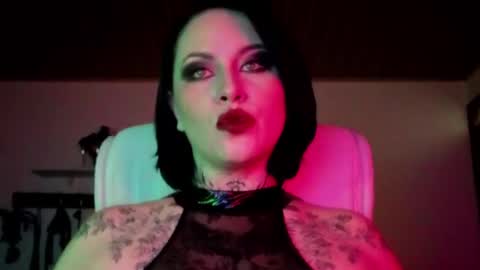   online show from 10.03.25