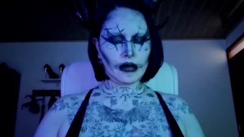   online show from 10.06.25