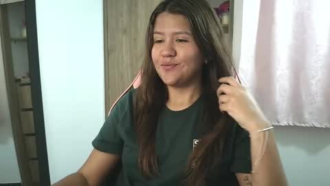 Snapshot of olivia_watson_ chatting on 10.14.25 Olivia online show from 10.14.25