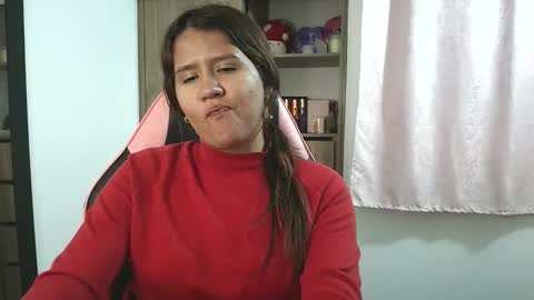 Snapshot of olivia_watson_ chatting on 10.20.25 Olivia online show from 10.20.25