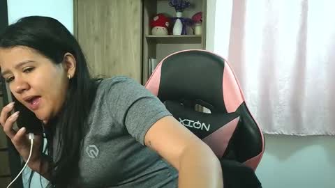 Snapshot of olivia_watson_ chatting on 11.06.25 Olivia online show from 11.06.25