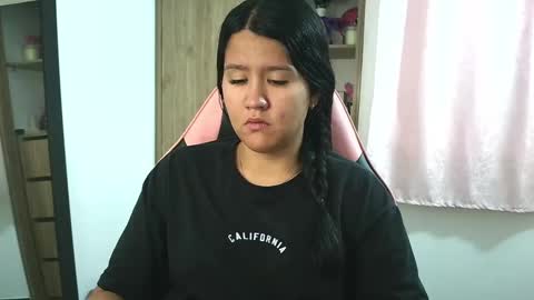 Snapshot of olivia_watson_ chatting on 11.13.25 Olivia online show from 11.13.25