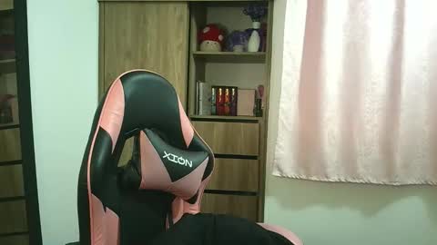 Snapshot of olivia_watson_ chatting on 11.21.25 Olivia online show from 11.21.25