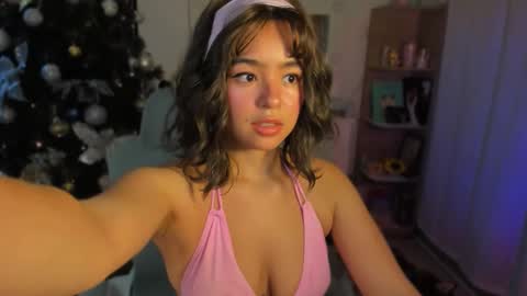 Snapshot of olivia_xd_ chatting on 11.18.25 Olivia online show from 11.18.25