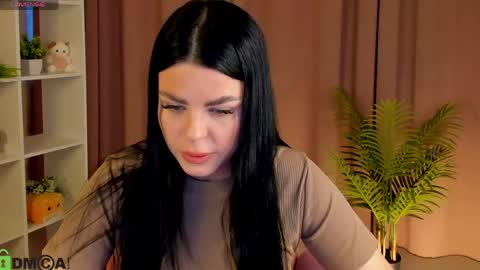 Oliviabagheera online show from 04.17.26