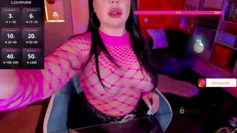 Snapshot of oliviagoold chatting on 11.17.25 Oliviagoold online show from 11.17.25