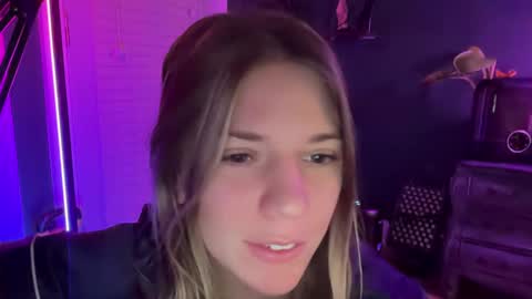 Snapshot of oliviahansleyy chatting on 01.05.25 Olivia online show from 01.05.25