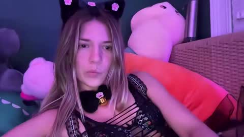 Snapshot of oliviahansleyy chatting on 03.11.25 Olivia online show from 03.11.25