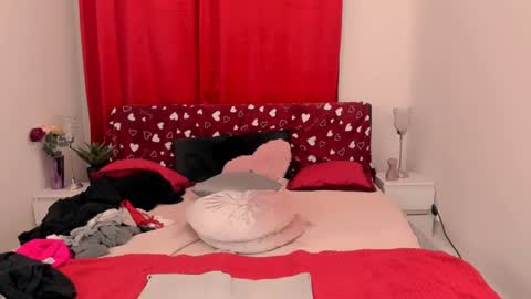 Snapshot of oliviahappy chatting on 12.02.24 oliviaBeauty online show from 12.02.24