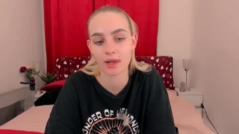 Snapshot of oliviahappy chatting on 01.29.25 oliviaBeauty online show from 01.29.25