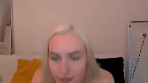 Snapshot of oliviahappy chatting on 10.21.25 oliviaBeauty online show from 10.21.25