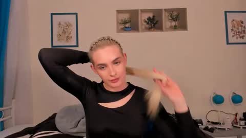 oliviaBeauty online show from 04.15.26