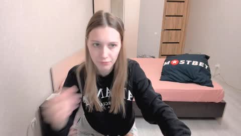 Snapshot of olivialukas chatting on 12.18.24 OliviaLukas online show from 12.18.24