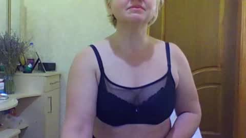 Snapshot of oliviaparadise chatting on 12.20.24 oliviaparadise online show from 12.20.24