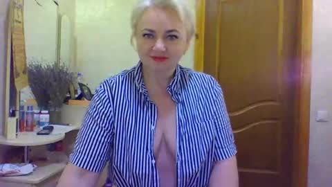 Snapshot of oliviaparadise chatting on 01.05.25 oliviaparadise online show from 01.05.25