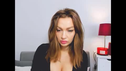 Snapshot of oliviawomen chatting on 12.22.24 OliviaWomen online show from 12.22.24