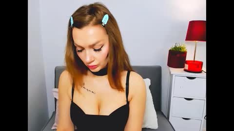 Snapshot of oliviawomen chatting on 12.24.24 OliviaWomen online show from 12.24.24