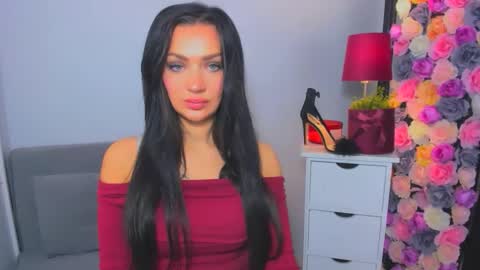 OliviaWomen online show from 11.08.25